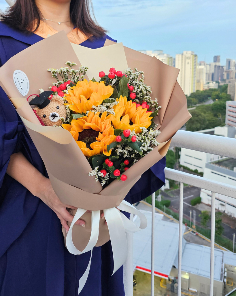 Graduation Flowers in Singapore: Celebrating Success with Fresh Blooms